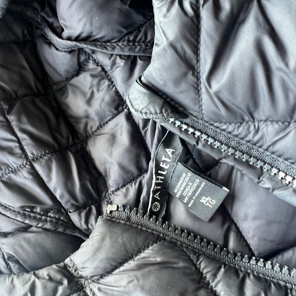 Athleta WHISPER FEATHERLESS PUFFER PARKA Size XL Black Coat - Picture 4 of 7
